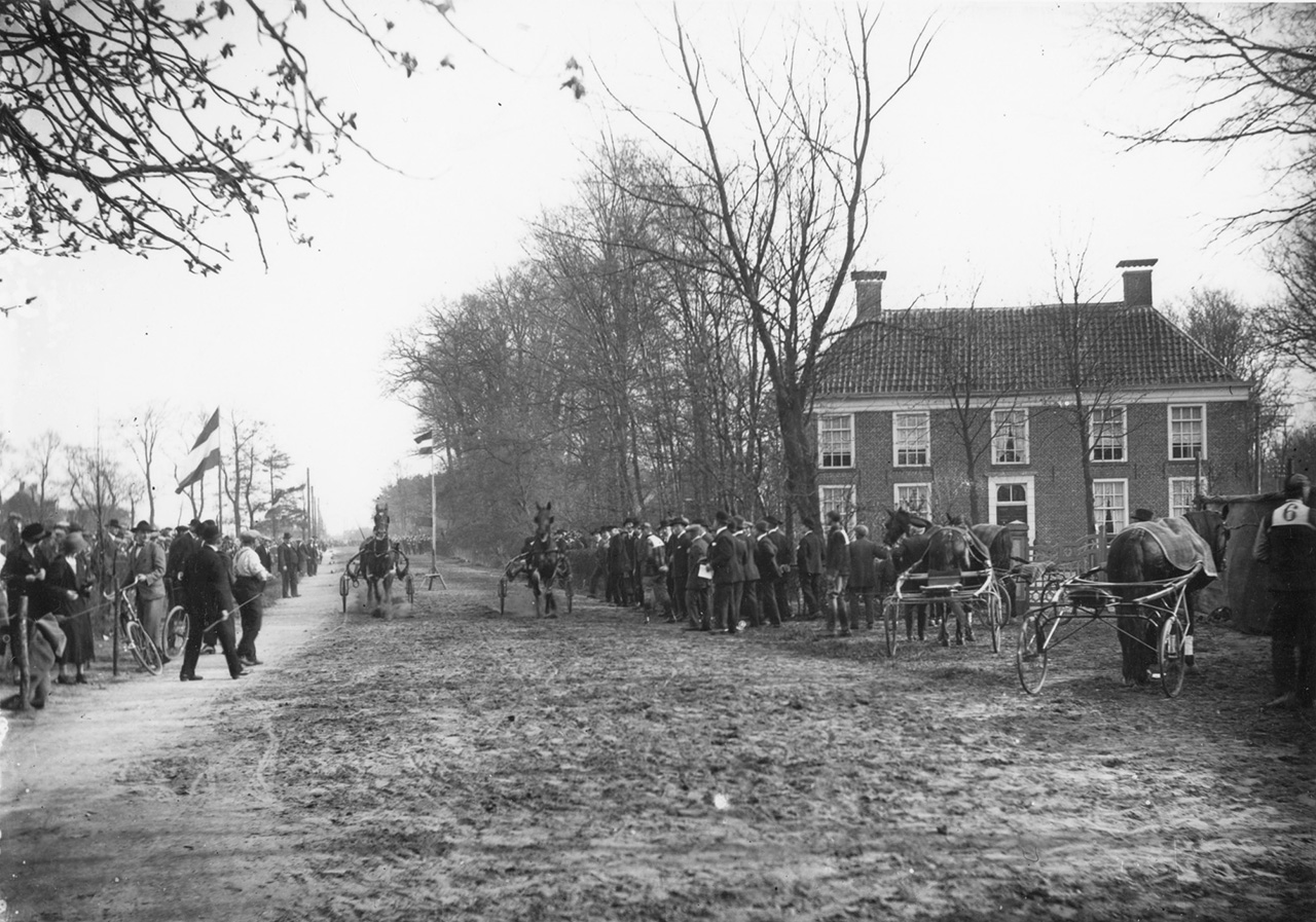 Finish paardendraverijen bij Huize Weltevreden, ca. 1925. Fotograaf onbekend, Groninger Archieven