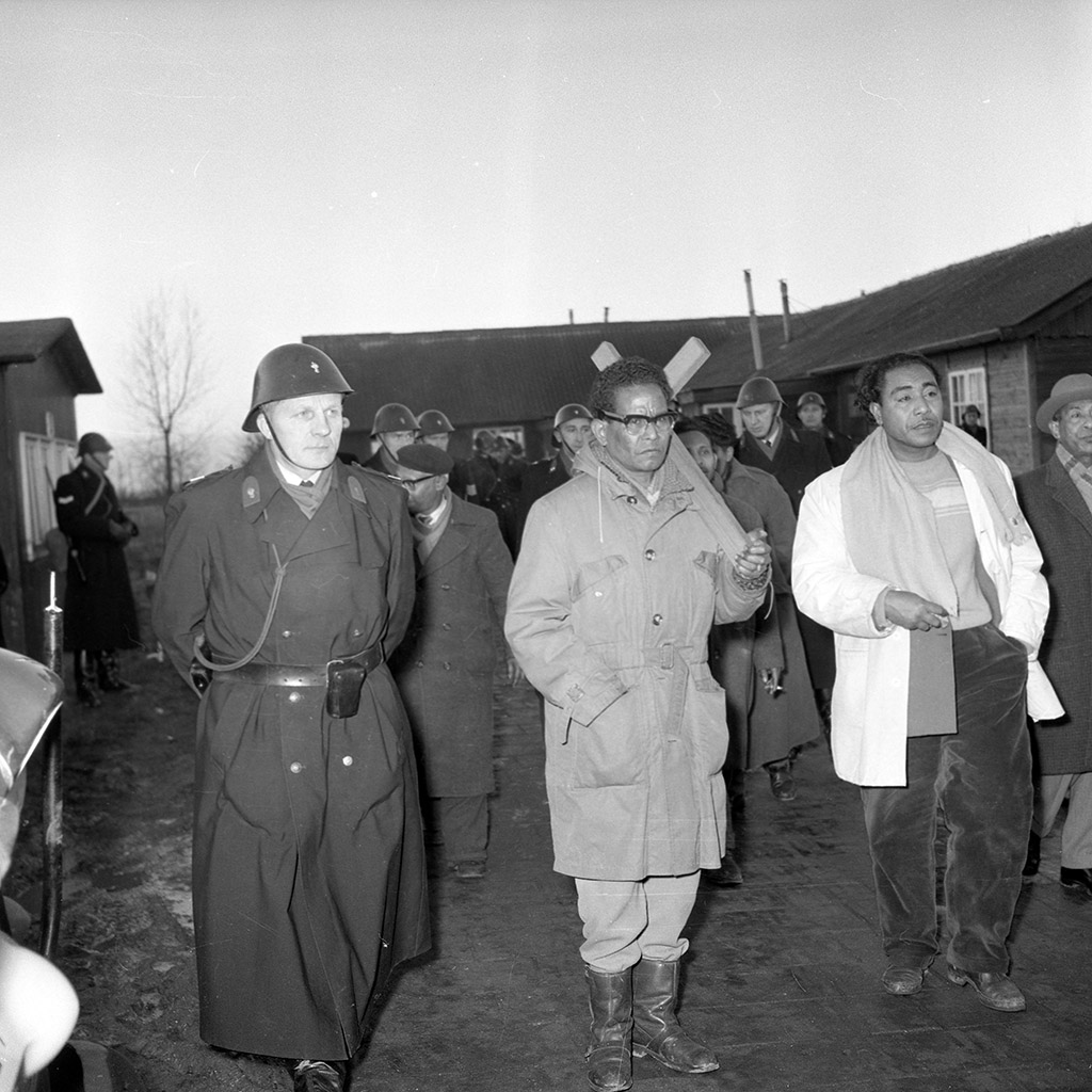 Ontruiming woonoord Carel Coenraadpolder, 1961. Fotobedrijf Piet Boonstra, Groninger Archieven