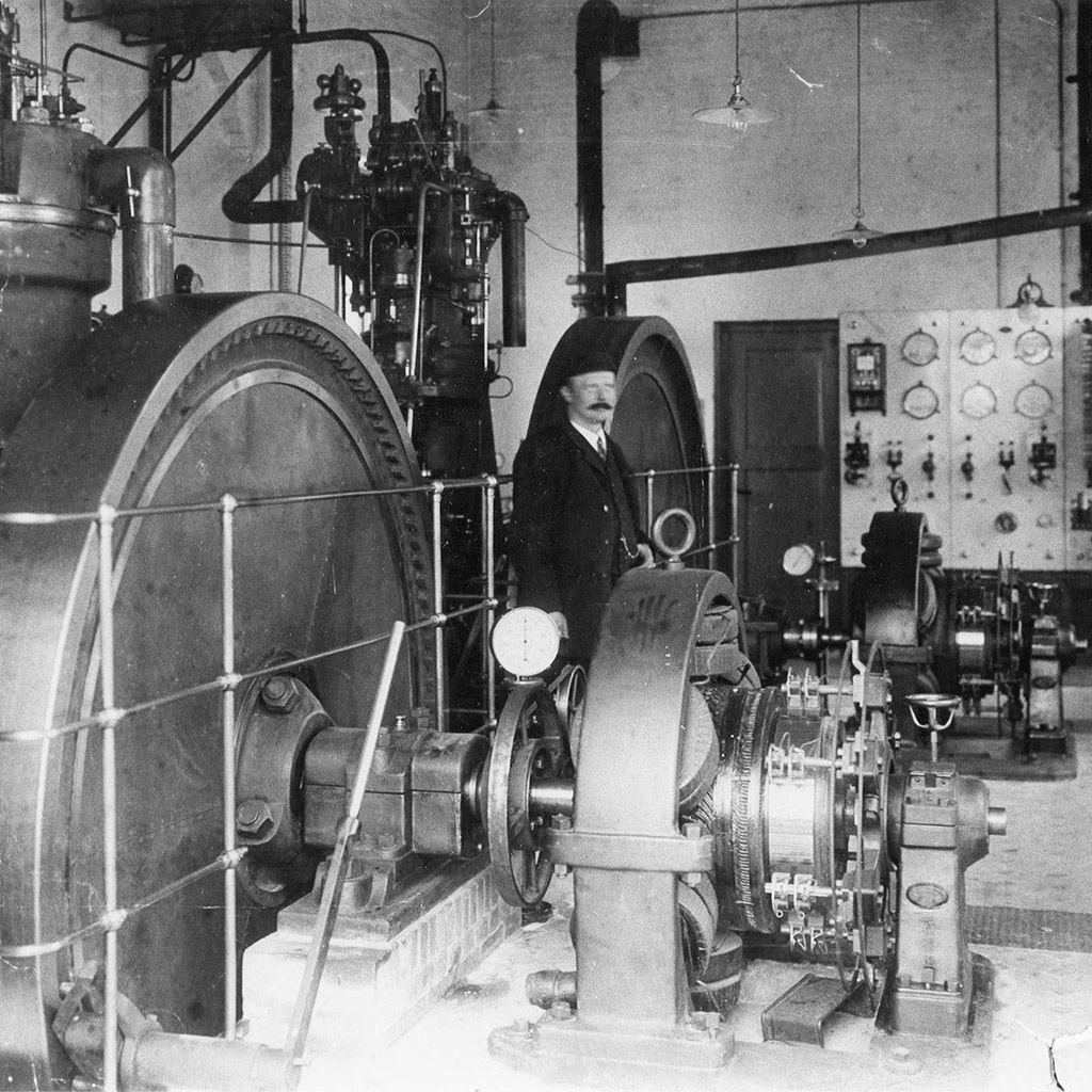 Werknemer van Brons Motorenfabriek, Appingedam, ca. 1907